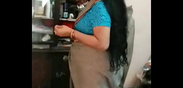  Deshi Friends Mom